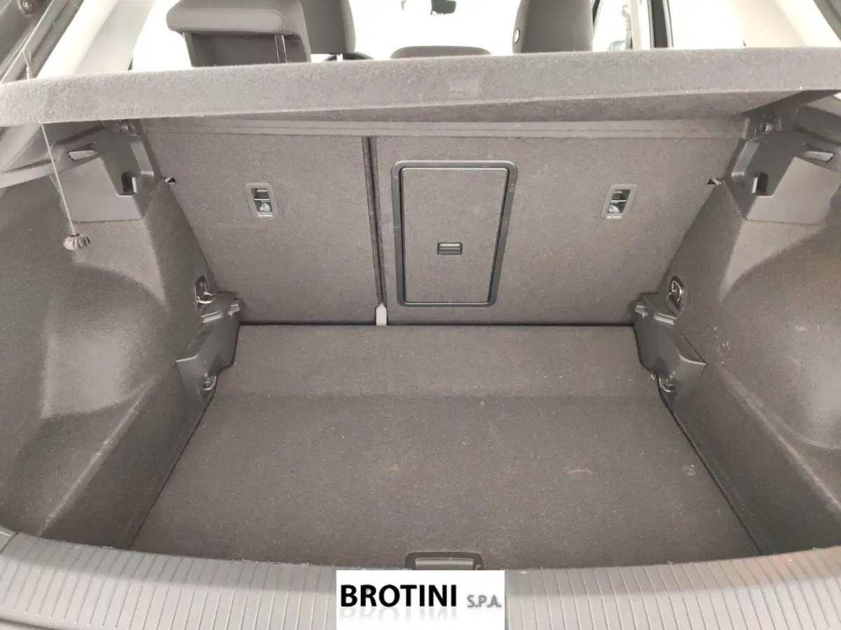 Volkswagen T-Roc usata a Massa-Carrara (15)