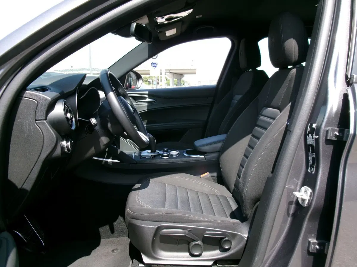 Alfa Romeo Stelvio usata a Venezia (10)