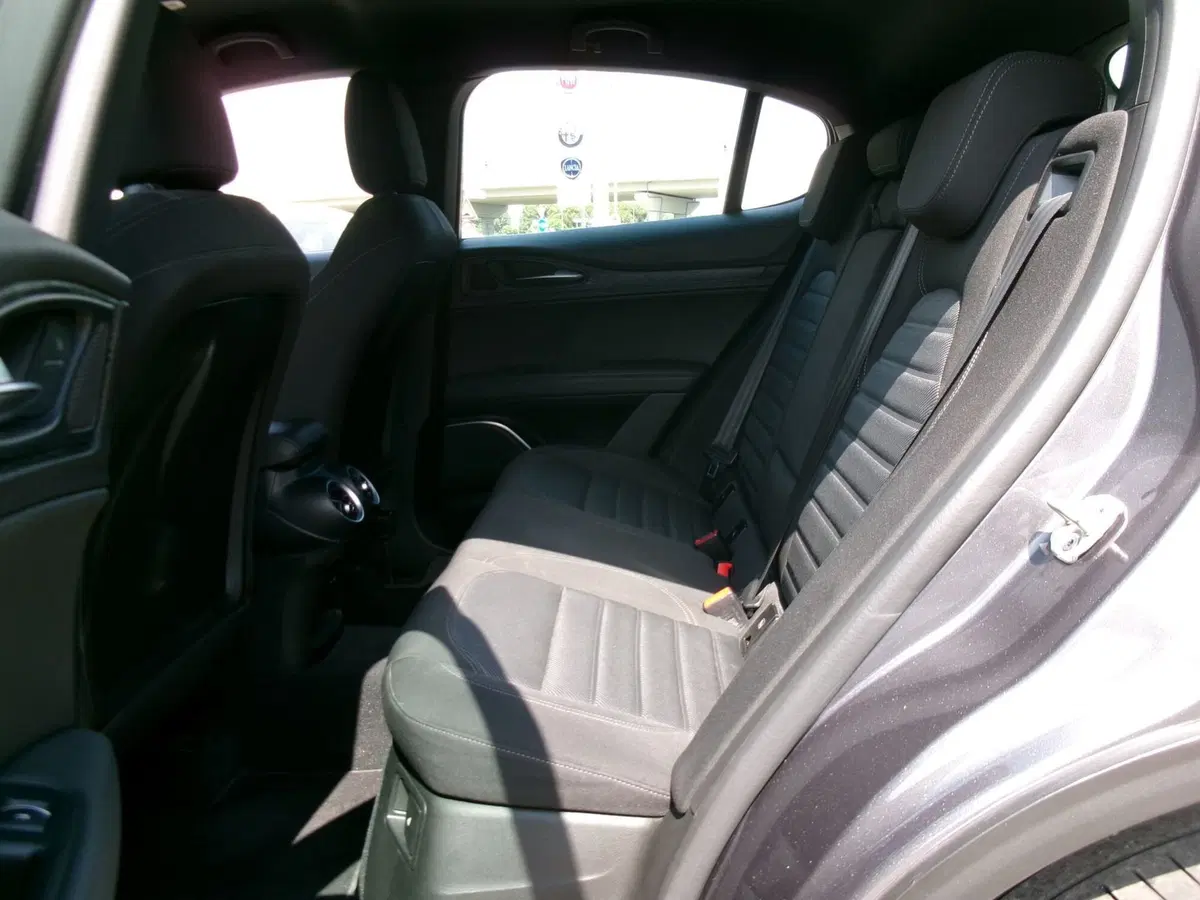 Alfa Romeo Stelvio usata a Venezia (11)