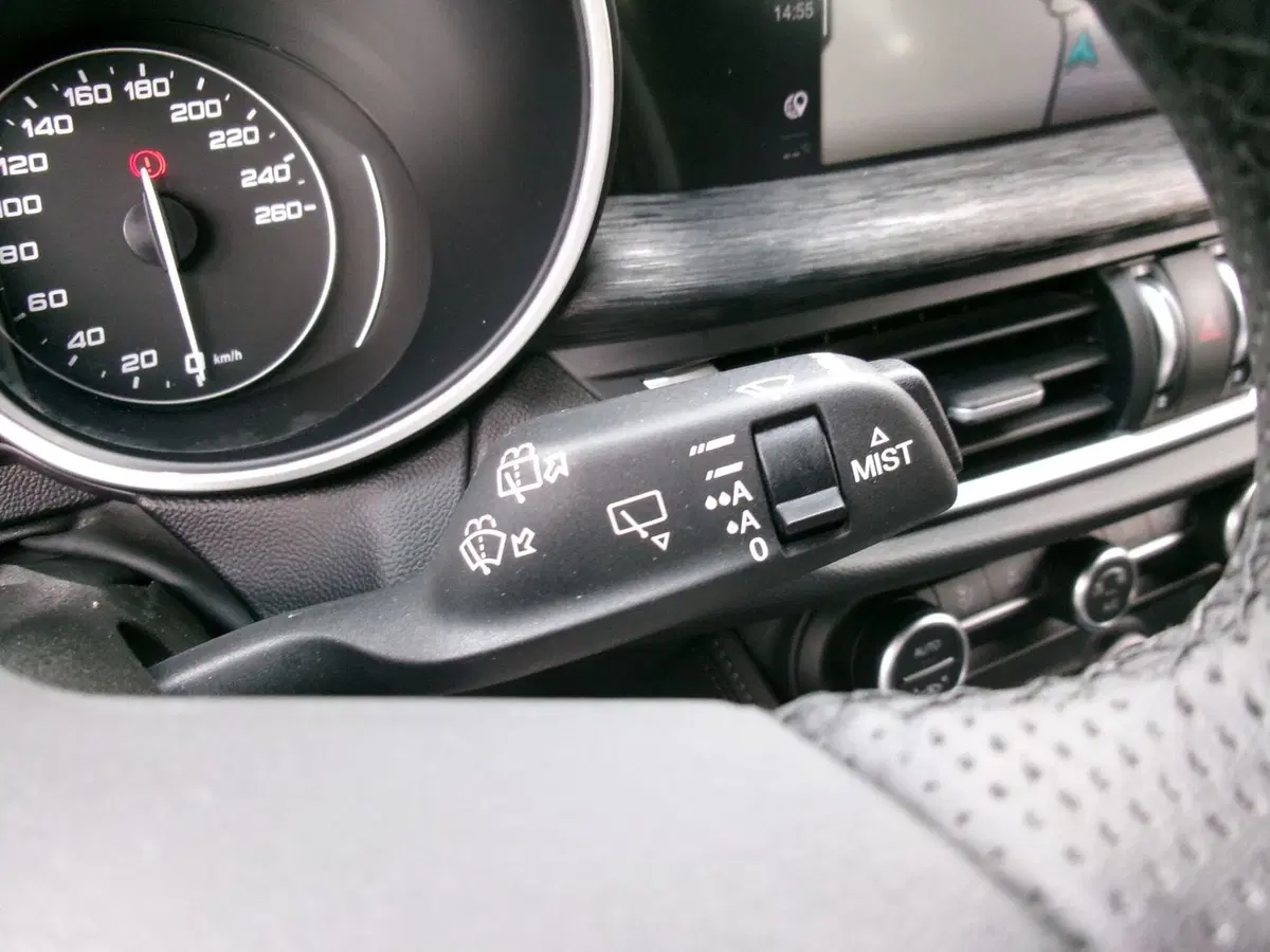 Alfa Romeo Stelvio usata a Venezia (19)