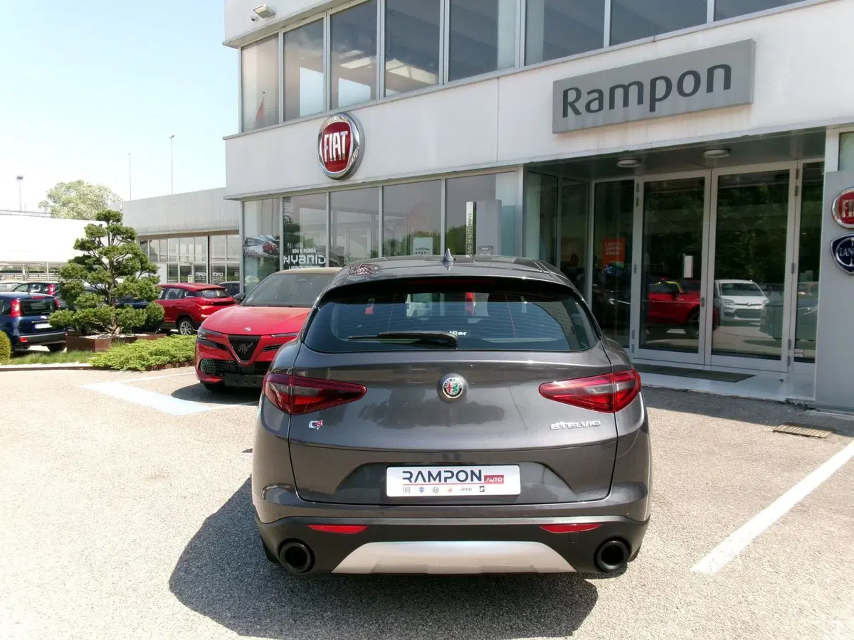 Alfa Romeo Stelvio usata a Venezia (4)