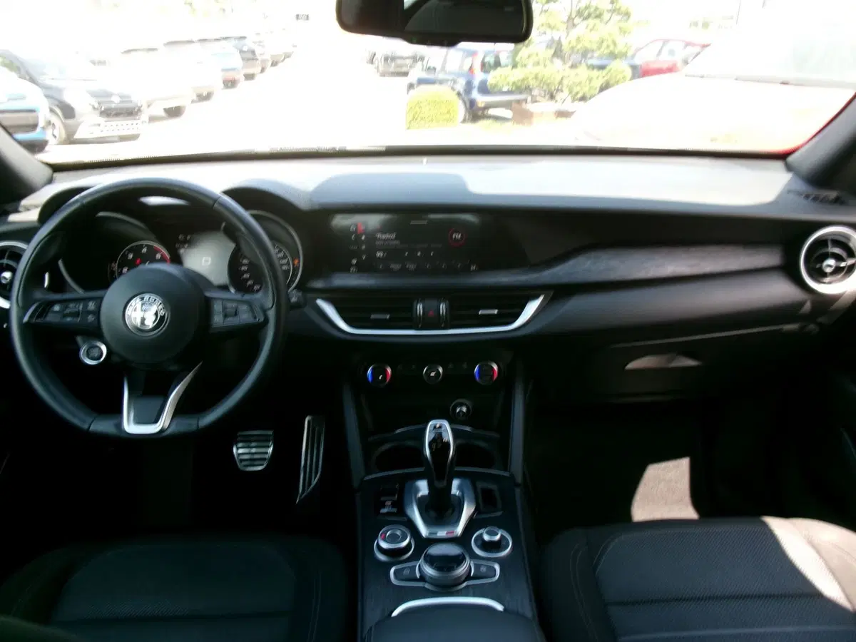 Alfa Romeo Stelvio usata a Venezia (9)