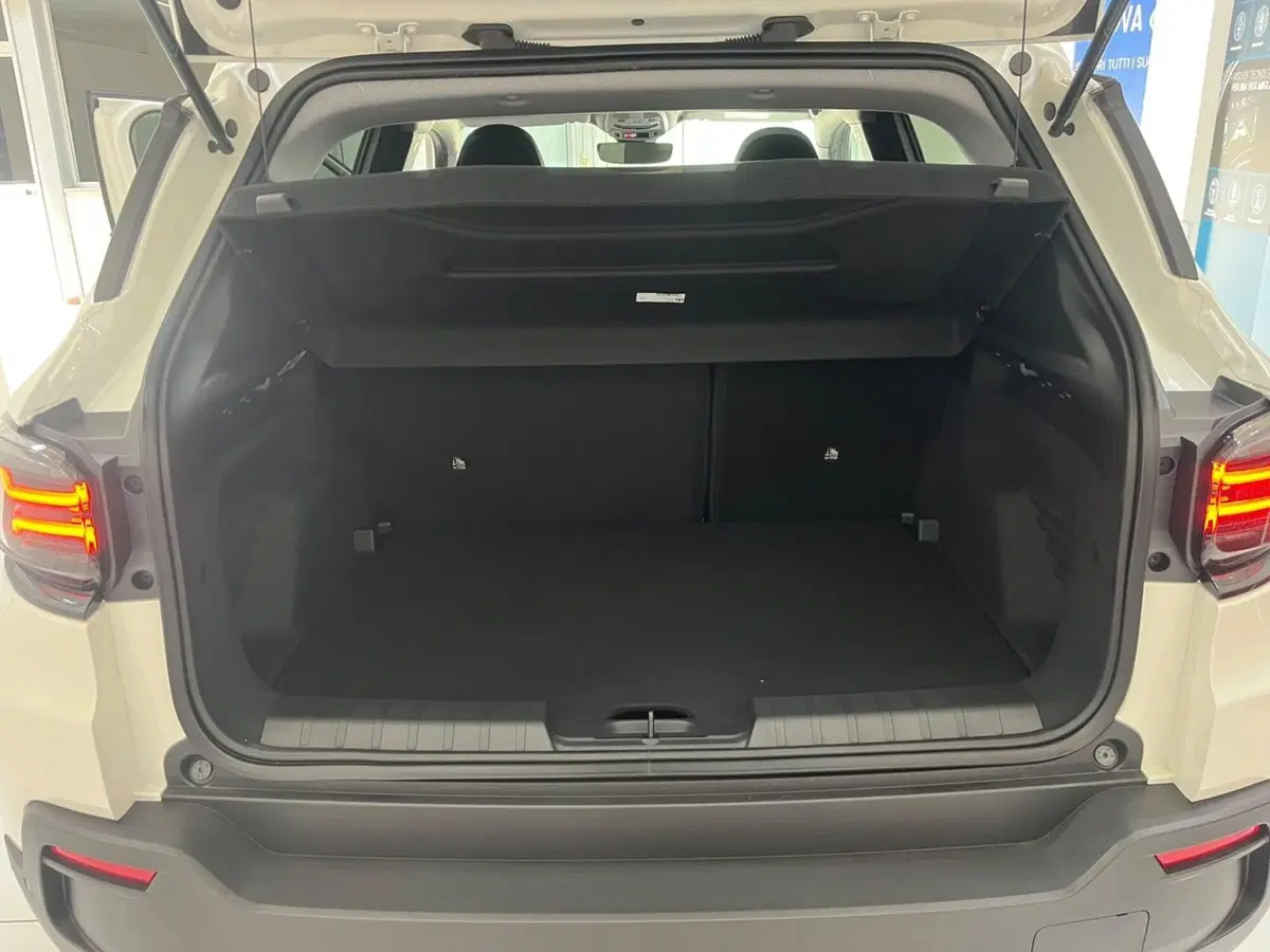 Jeep Avenger nuova a Lucca (12)