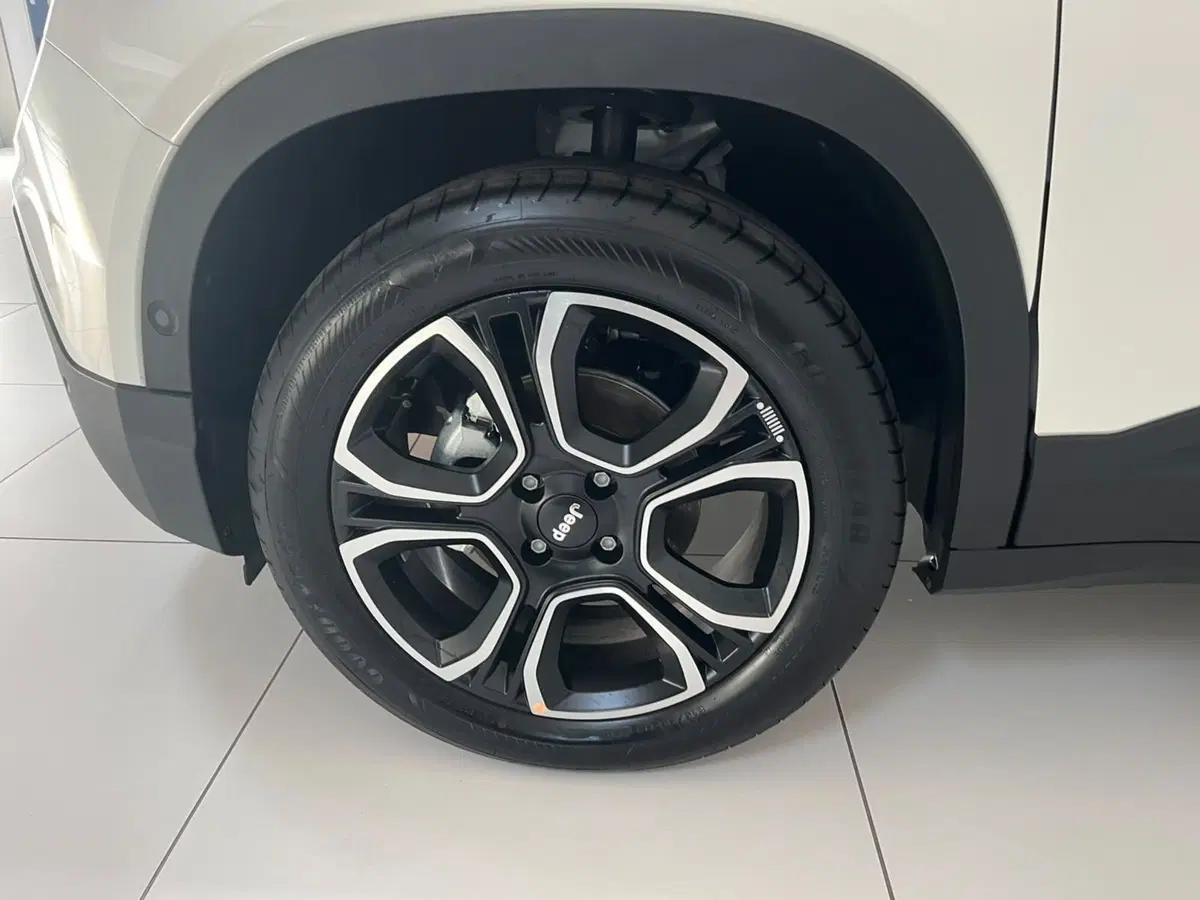 Jeep Avenger nuova a Lucca (7)