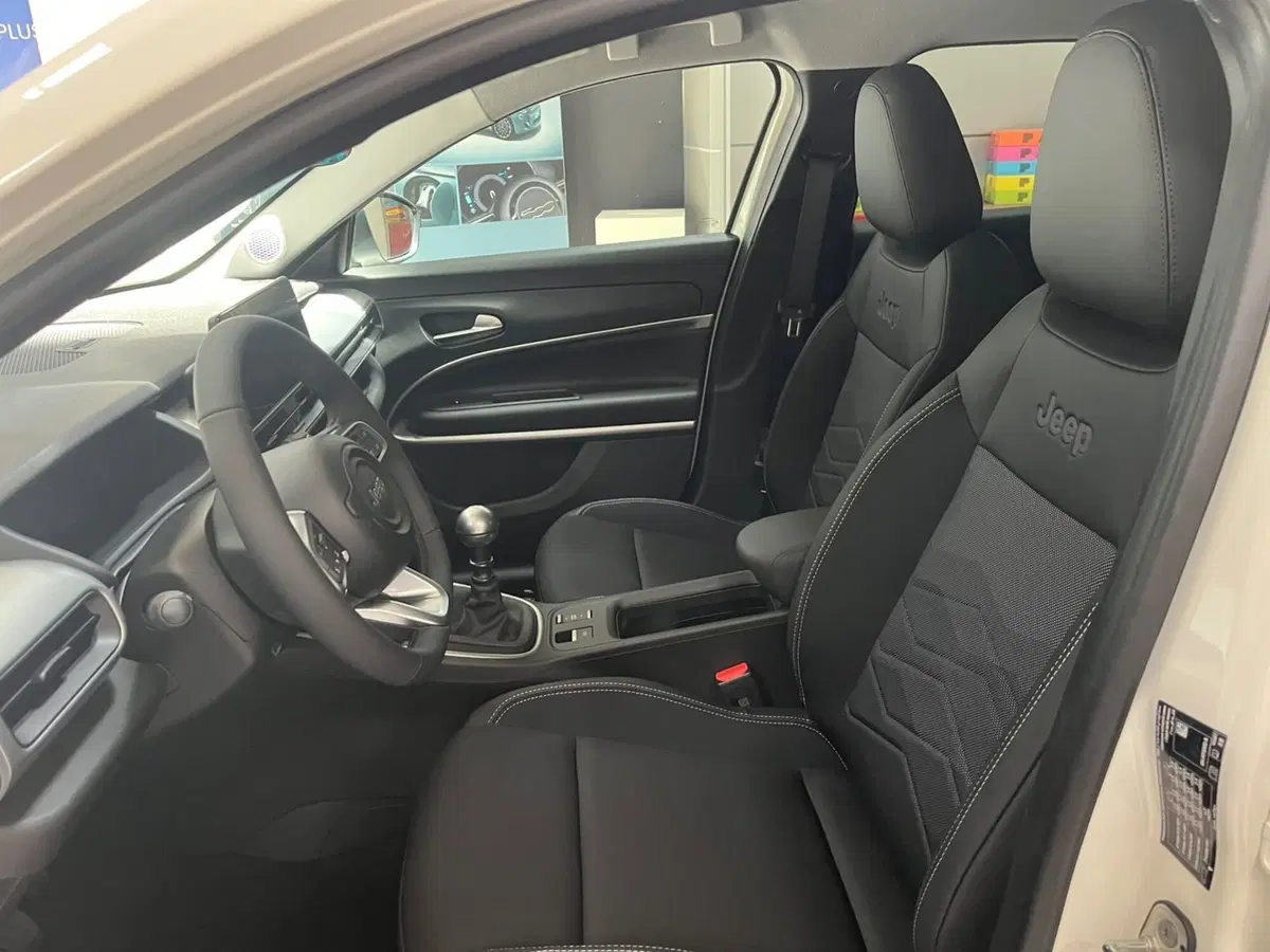 Jeep Avenger nuova a Lucca (9)