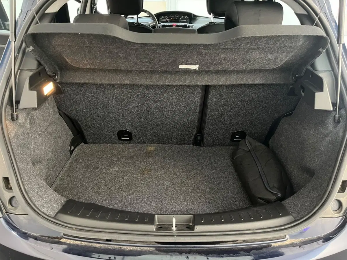 Lancia Ypsilon usata a Lucca (12)