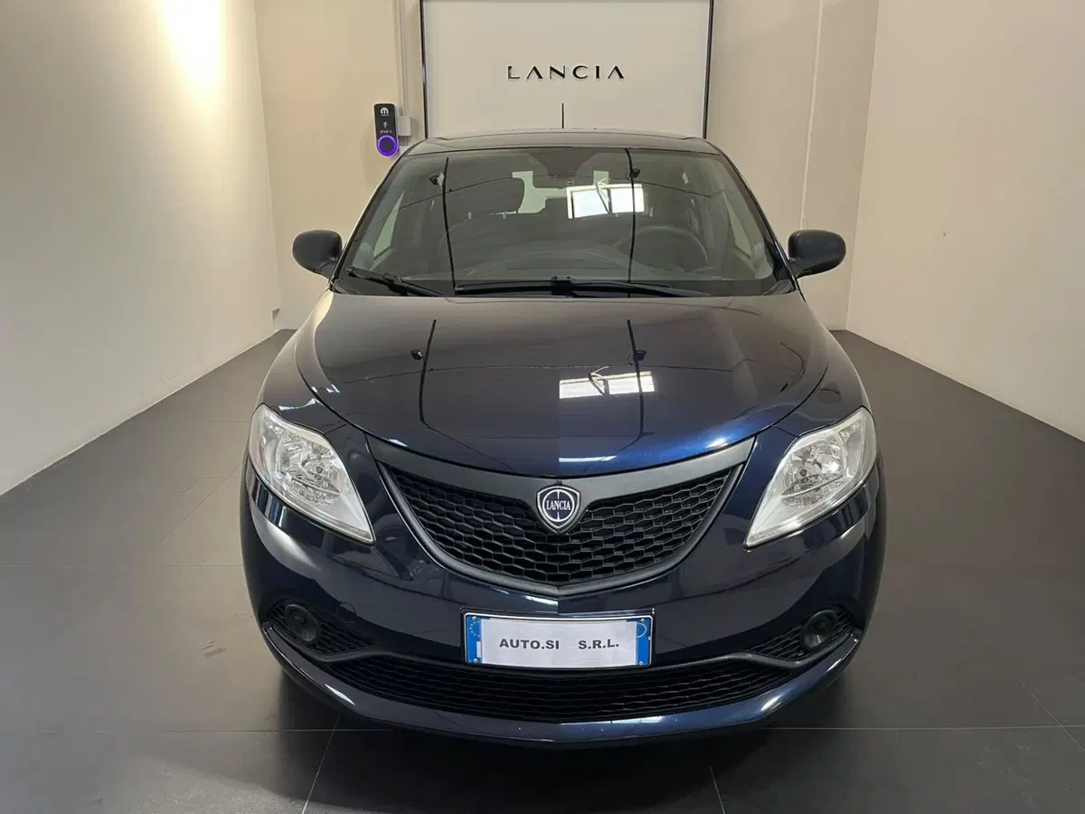 Lancia Ypsilon usata a Lucca (2)