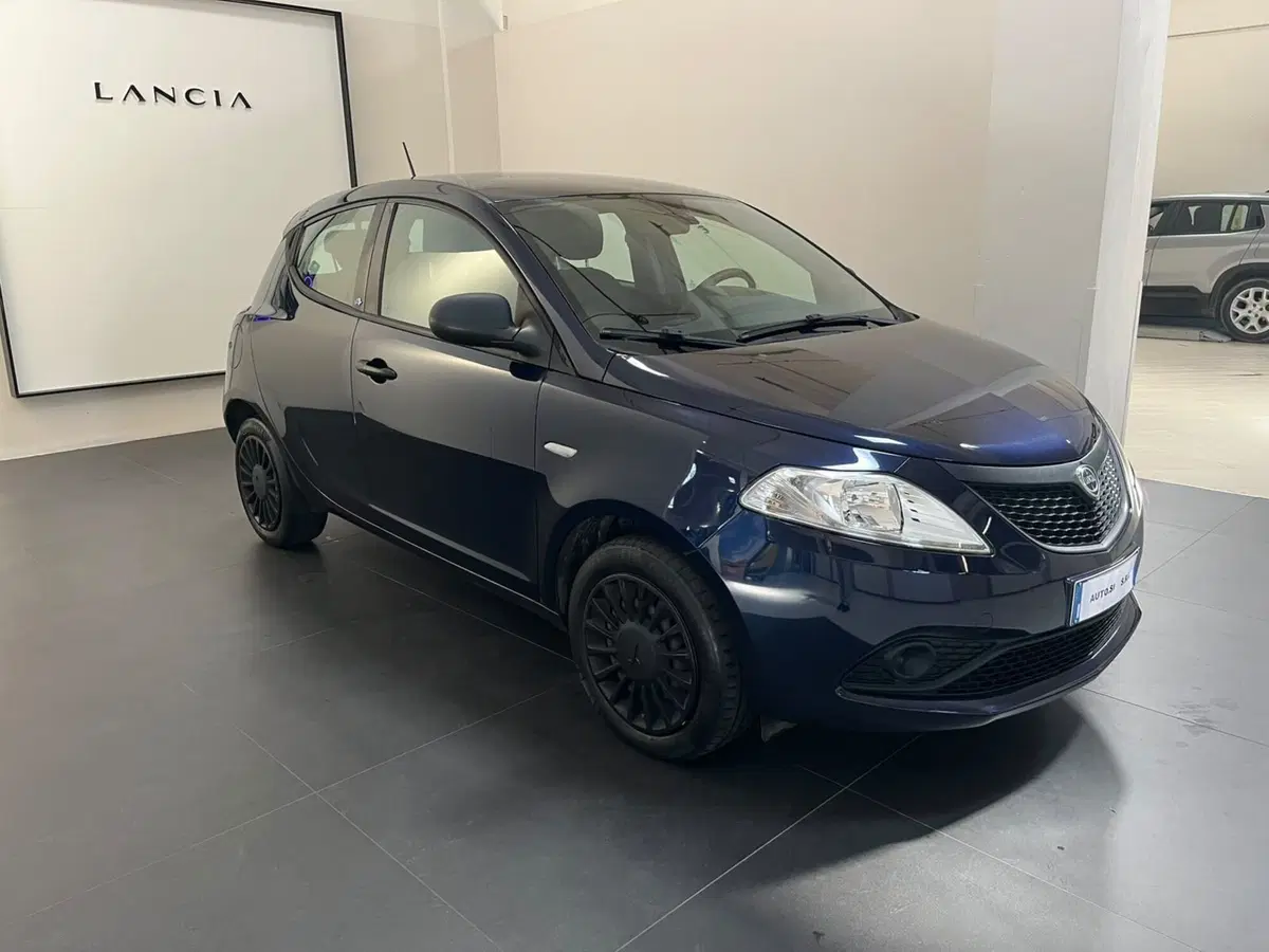 Lancia Ypsilon usata a Lucca (3)