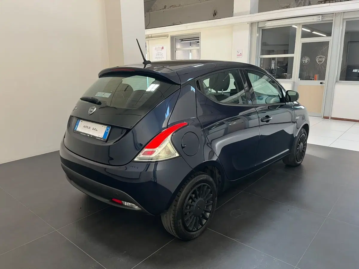 Lancia Ypsilon usata a Lucca (4)