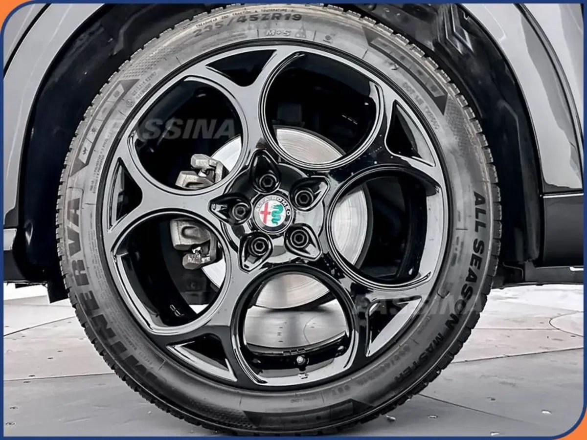 Alfa Romeo Tonale usata a Milano (7)