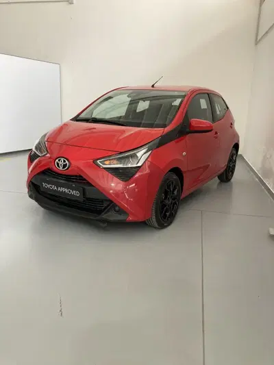 Toyota Aygo Connect 1.0 VVT-i 72 CV 3 porte x-cool del 2021 usata a Barletta