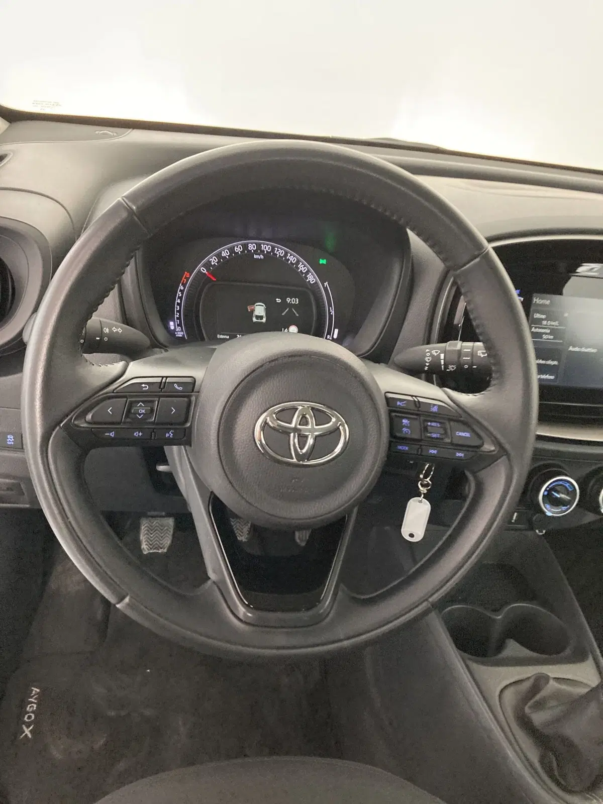 Toyota Aygo X usata a Barletta-Andria-Trani (12)