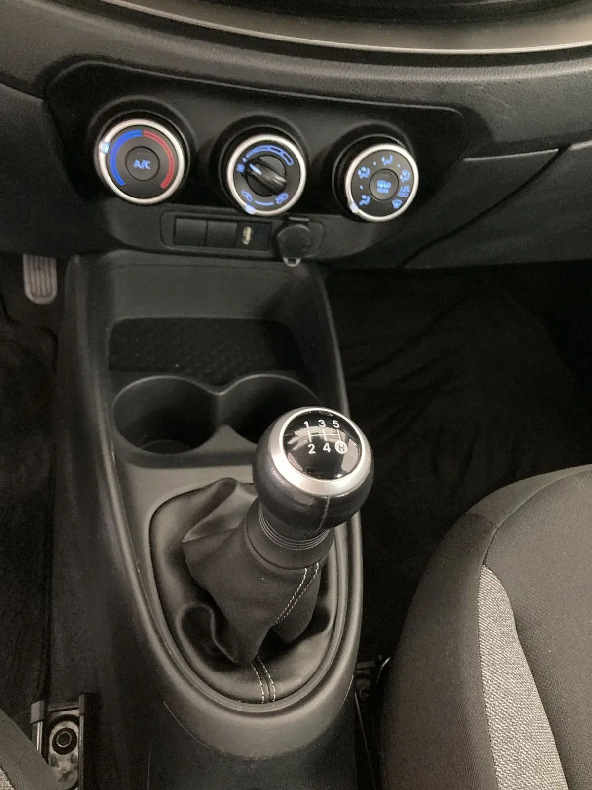 Toyota Aygo X usata a Barletta-Andria-Trani (15)