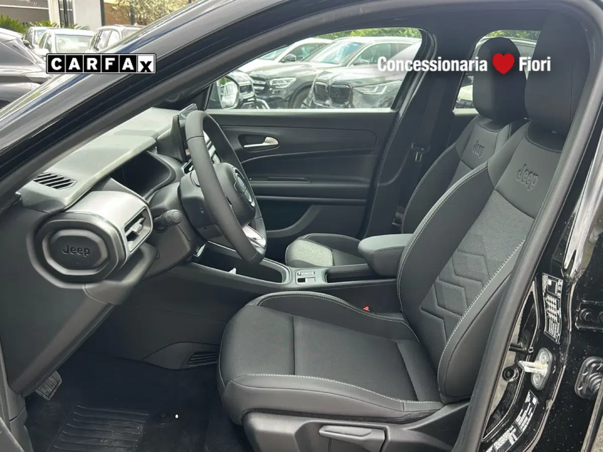 Jeep Avenger nuova a Roma (14)