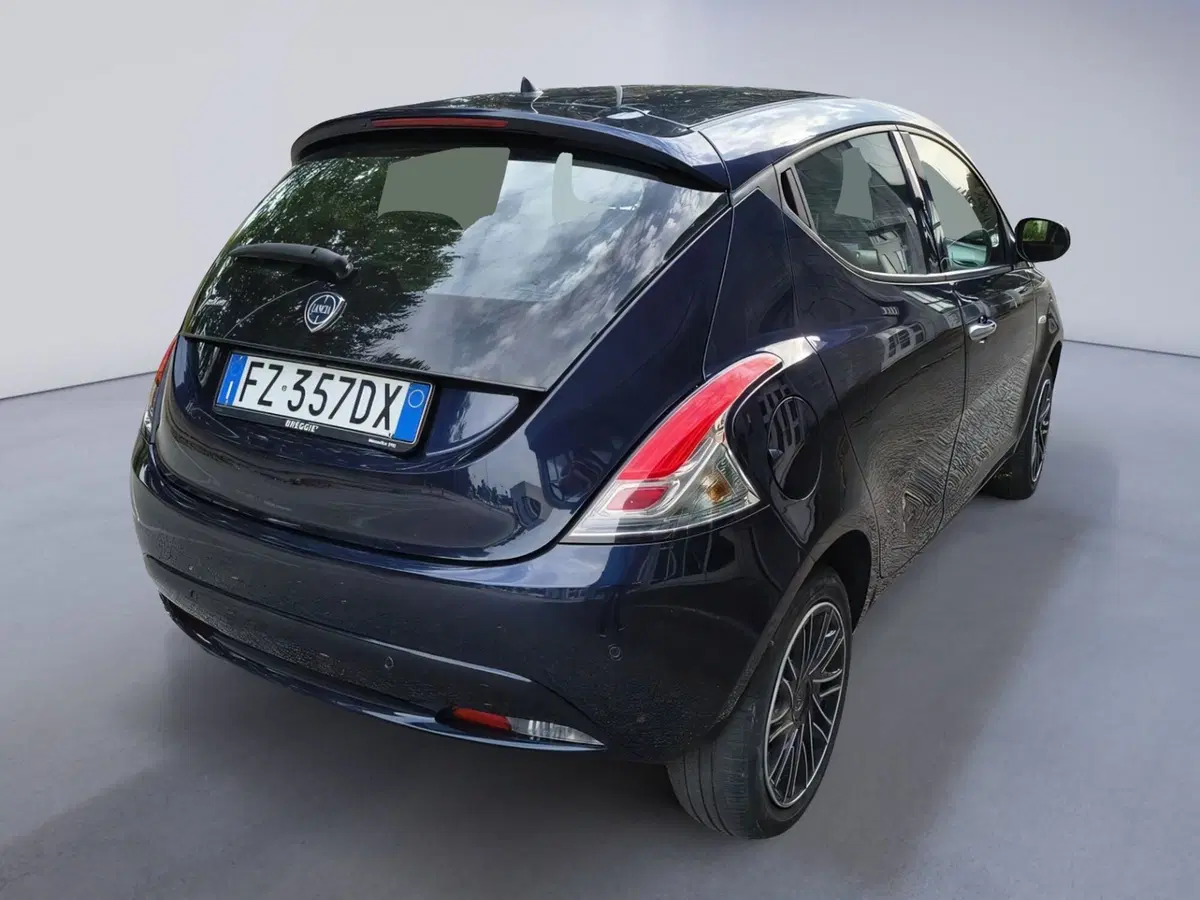 Lancia Ypsilon usata a Padova (4)