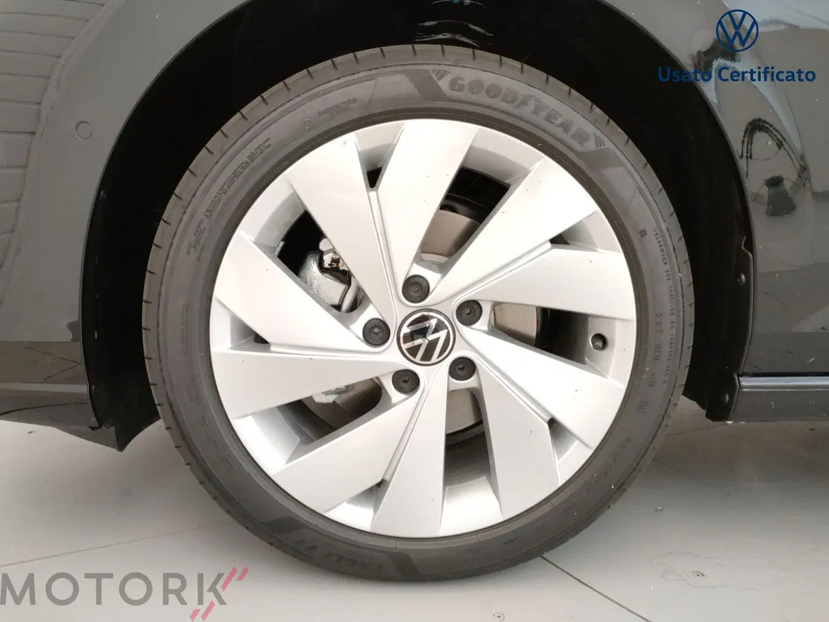 Volkswagen Golf nuova a Varese (6)