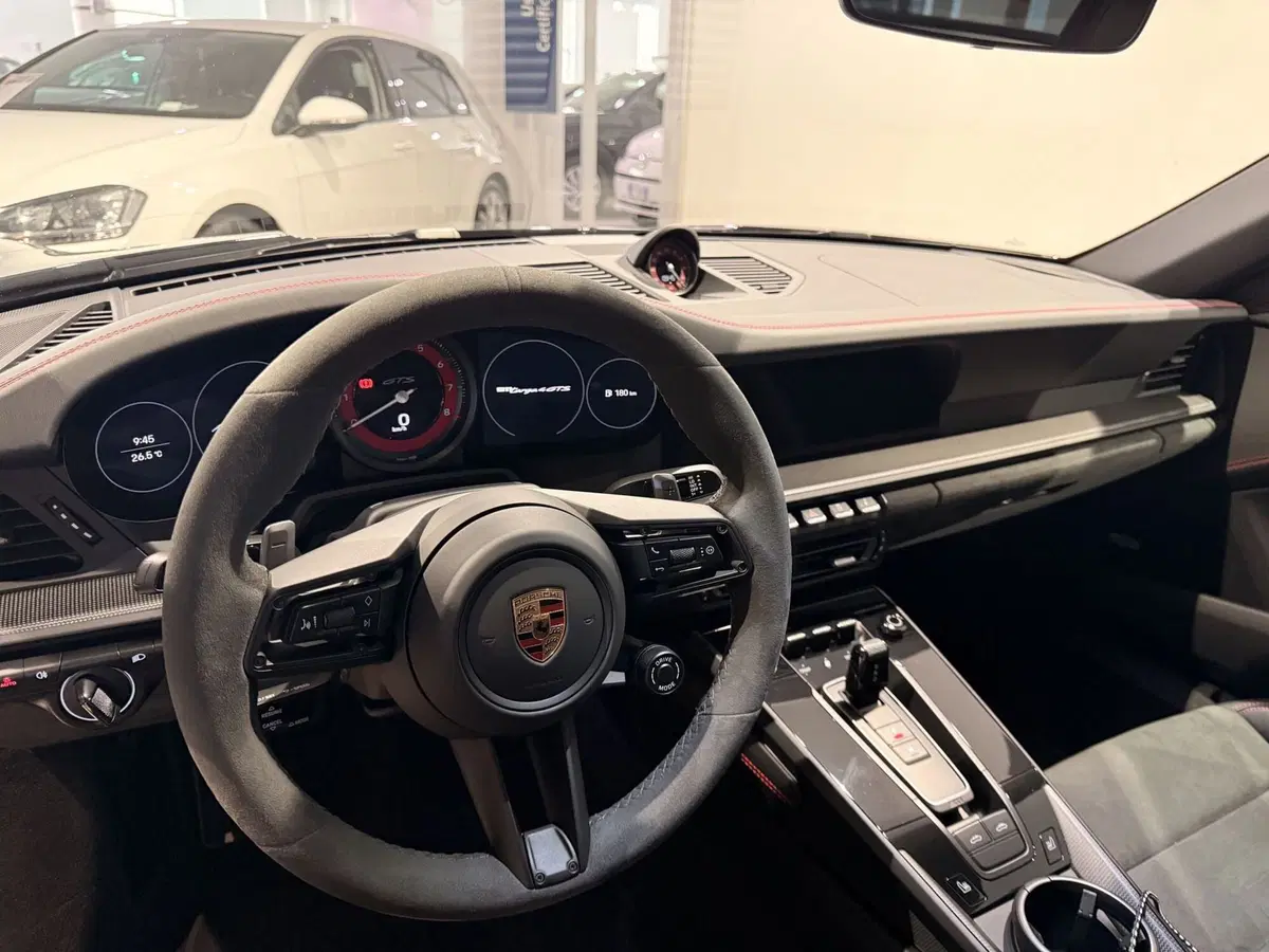 Porsche 911 Cabrio usata a Genova (9)