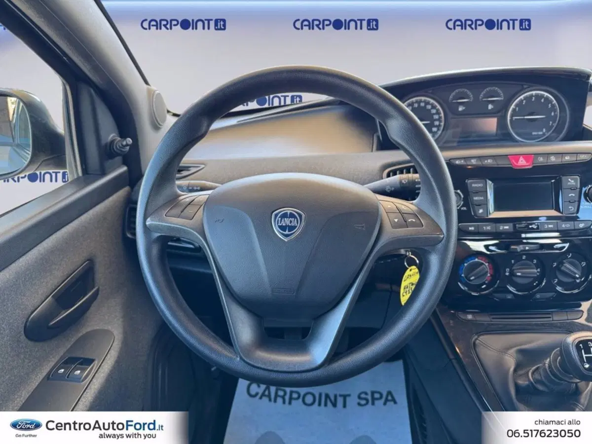 Lancia Ypsilon usata a Roma (12)