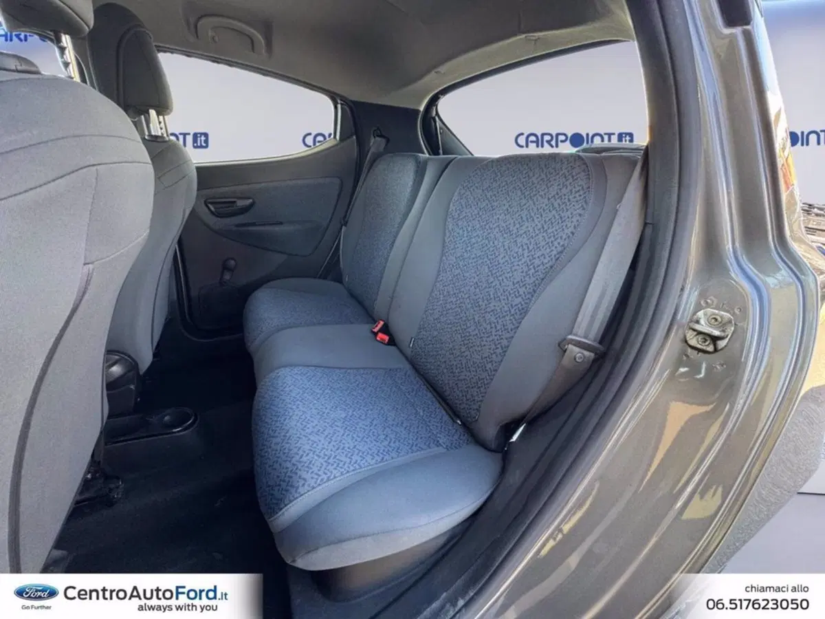 Lancia Ypsilon usata a Roma (13)