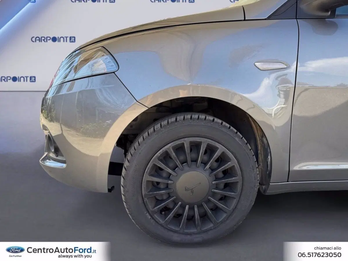 Lancia Ypsilon usata a Roma (14)