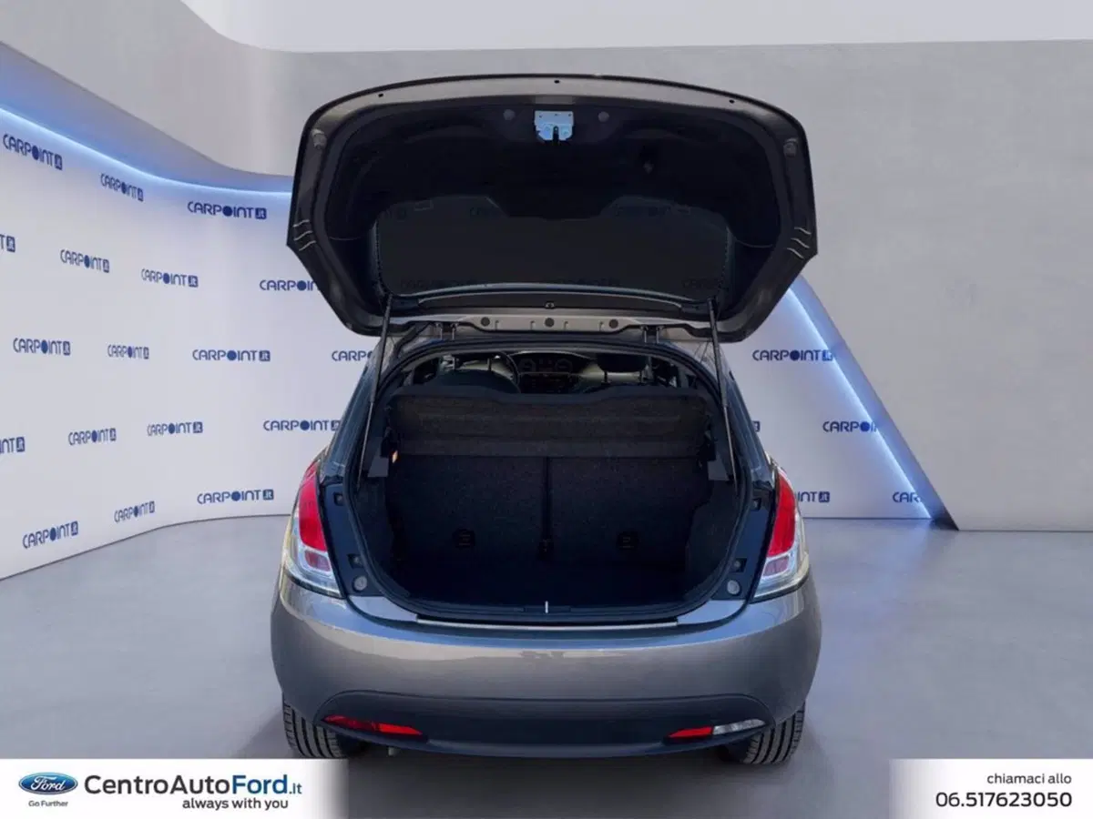 Lancia Ypsilon usata a Roma (17)