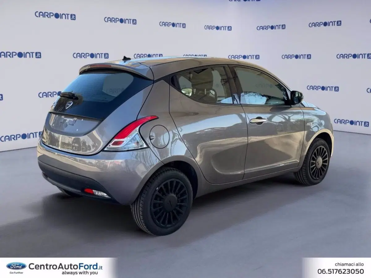 Lancia Ypsilon usata a Roma (5)