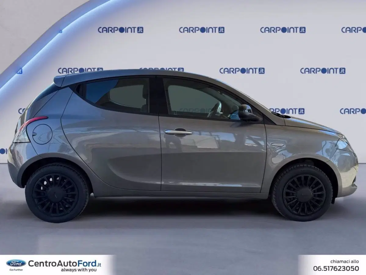 Lancia Ypsilon usata a Roma (6)