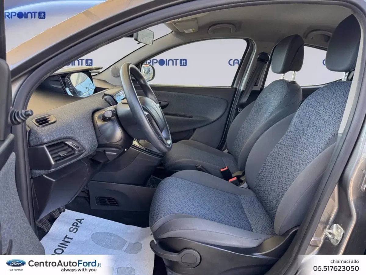 Lancia Ypsilon usata a Roma (9)
