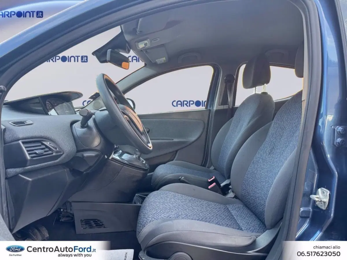 Lancia Ypsilon usata a Roma (9)