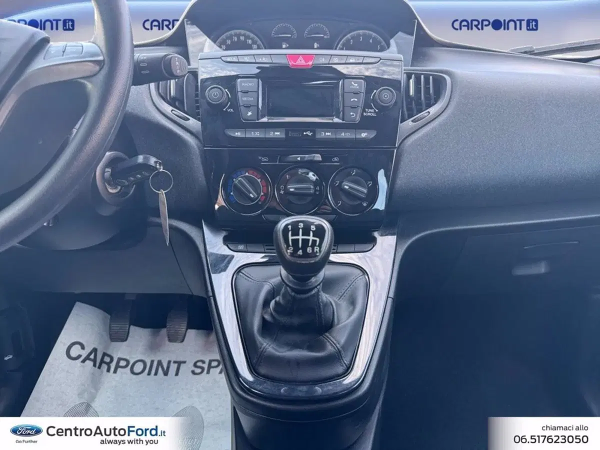 Lancia Ypsilon usata a Roma (11)