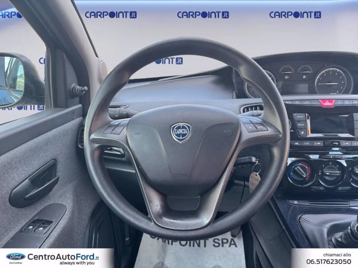 Lancia Ypsilon usata a Roma (12)