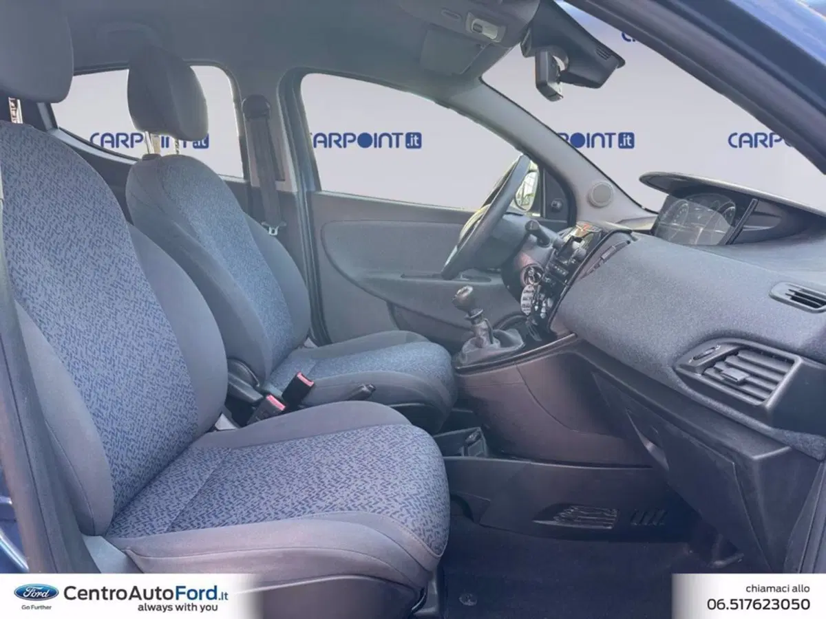 Lancia Ypsilon usata a Roma (15)