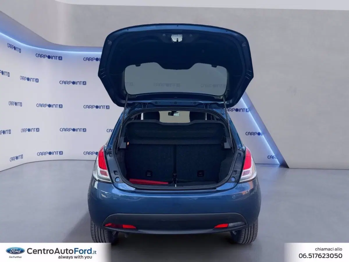 Lancia Ypsilon usata a Roma (17)