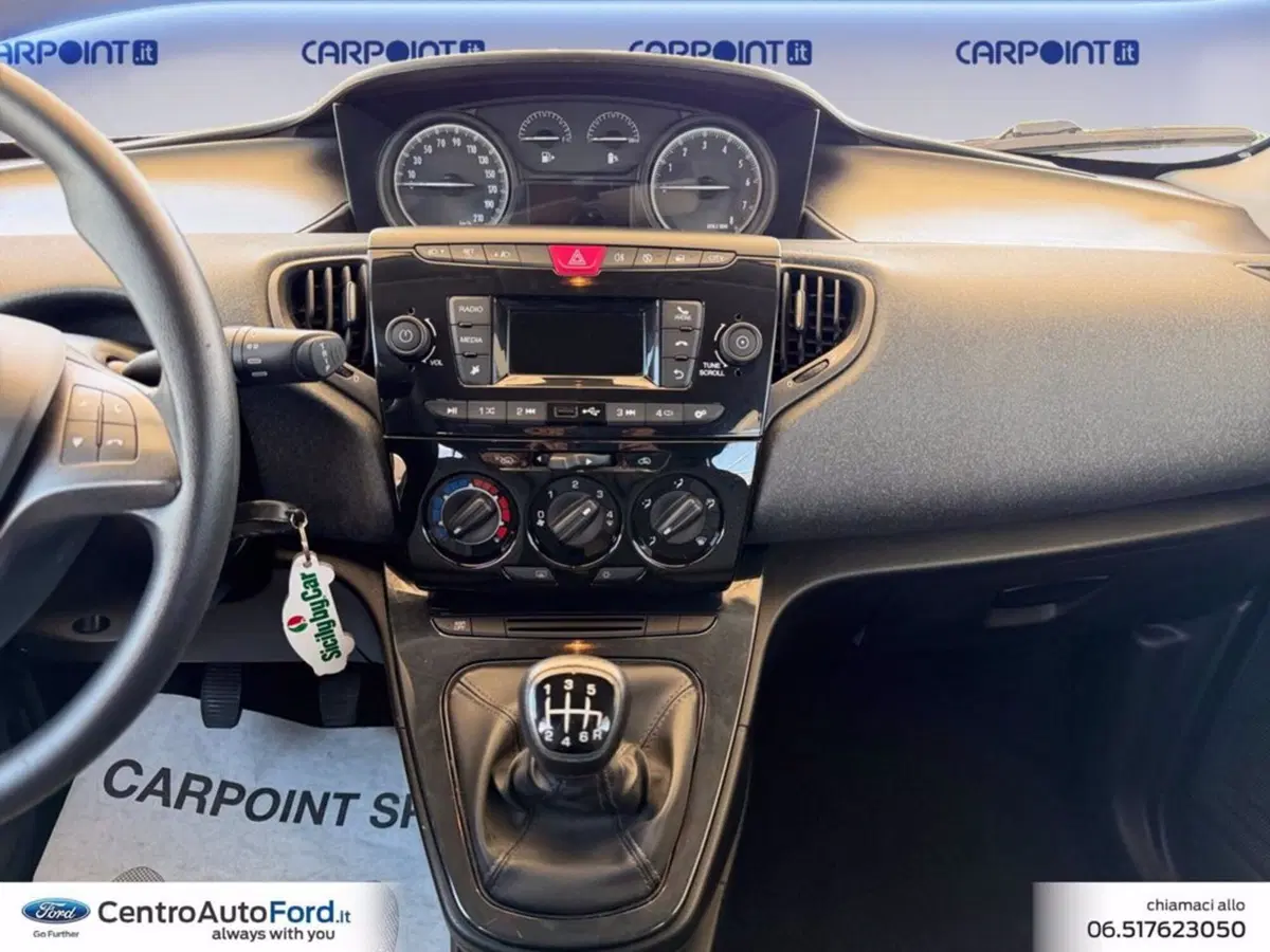 Lancia Ypsilon usata a Roma (11)