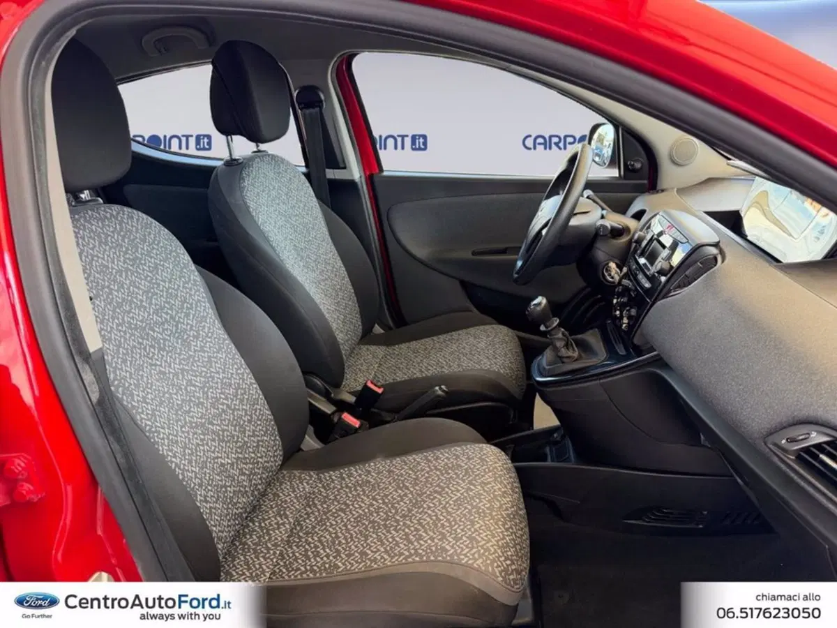Lancia Ypsilon usata a Roma (15)