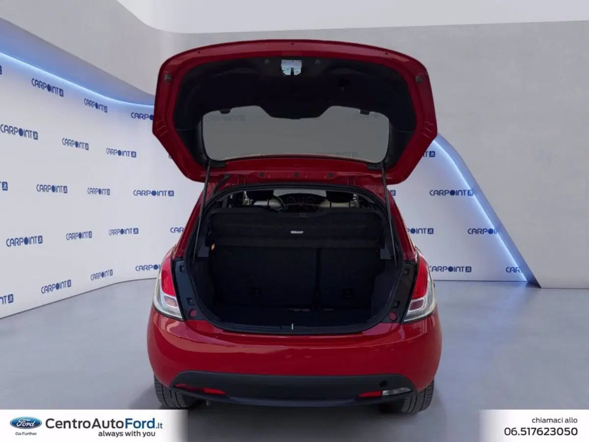 Lancia Ypsilon usata a Roma (17)