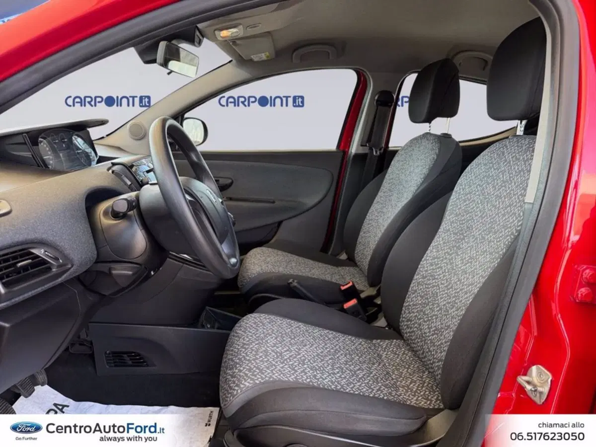 Lancia Ypsilon usata a Roma (9)