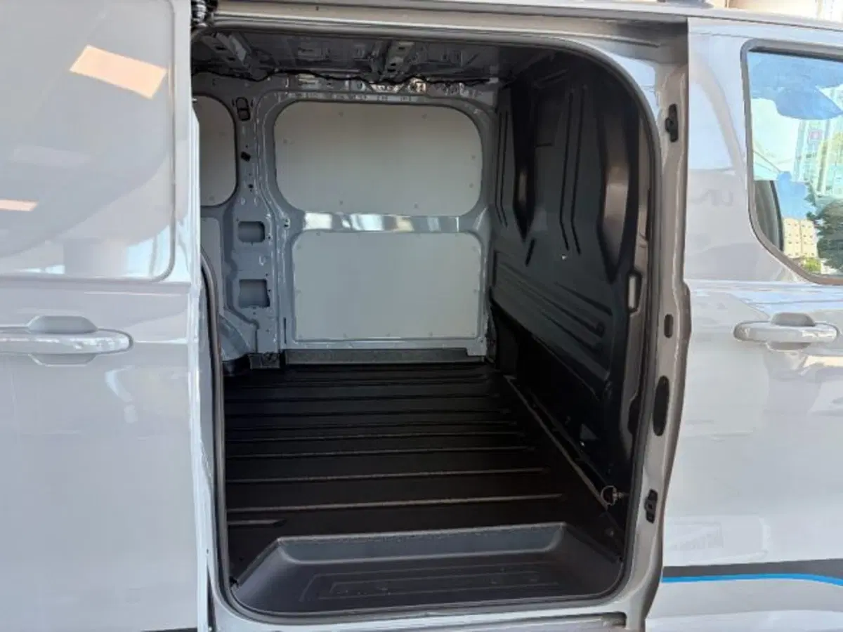 Ford Transit Custom Furgone nuova a Cuneo (8)