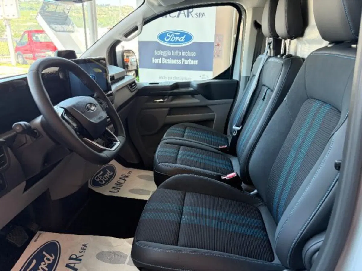 Ford Transit Custom Furgone nuova a Cuneo (9)