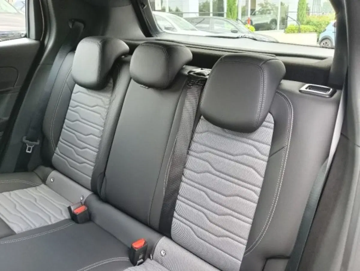 Jeep Avenger nuova a Brescia (10)