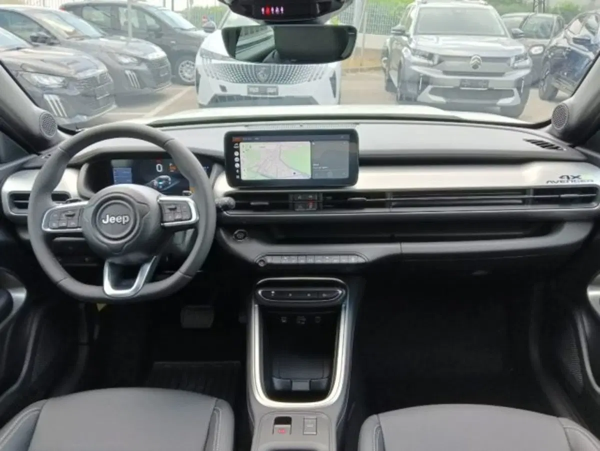 Jeep Avenger nuova a Brescia (11)