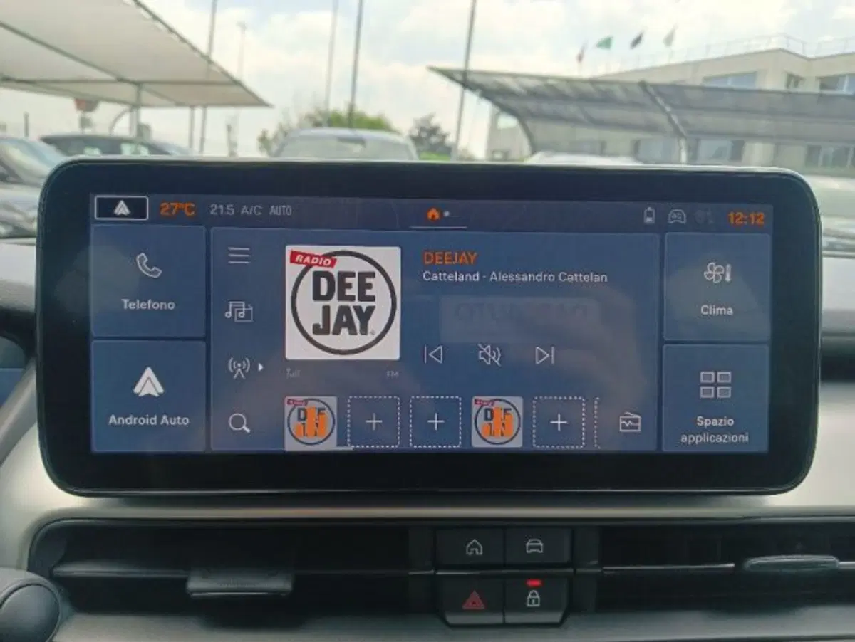 Jeep Avenger nuova a Brescia (15)