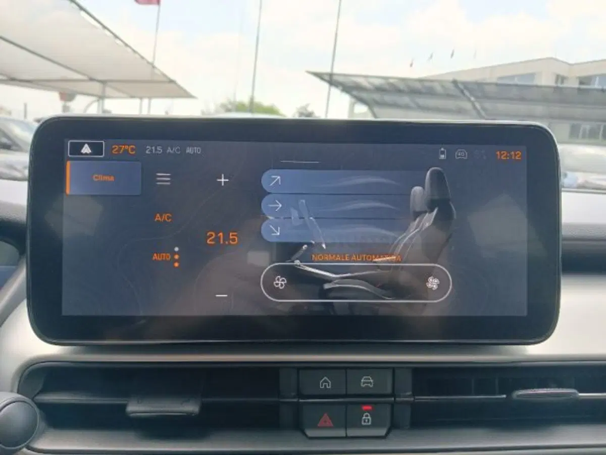 Jeep Avenger nuova a Brescia (16)
