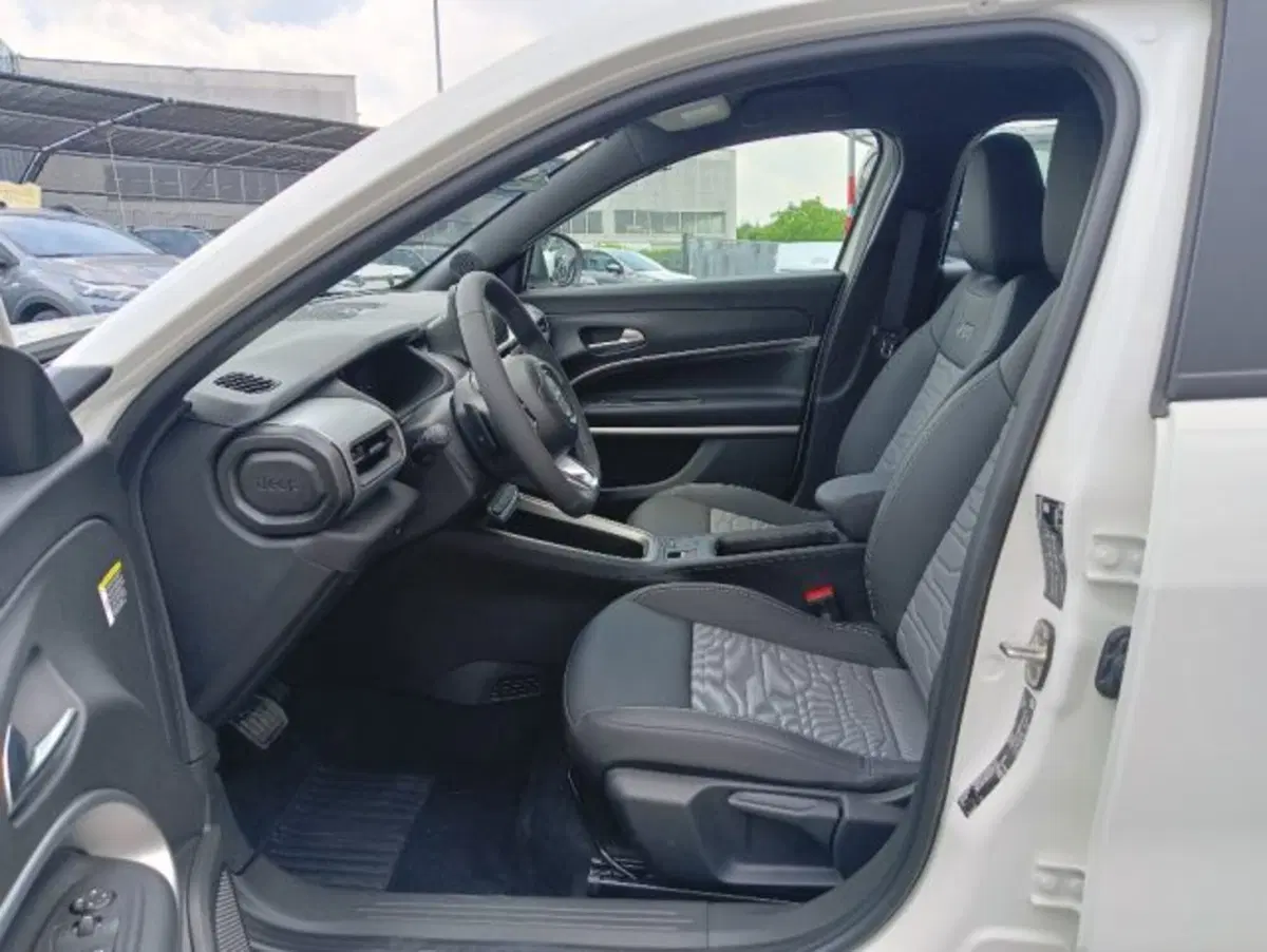 Jeep Avenger nuova a Brescia (9)