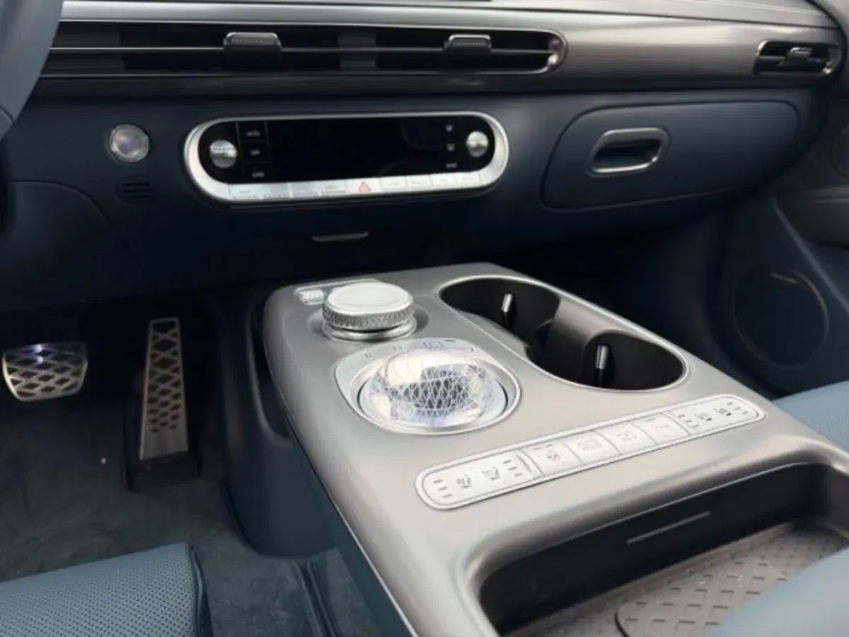 Genesis GV60 Magma nuova a Treviso (11)