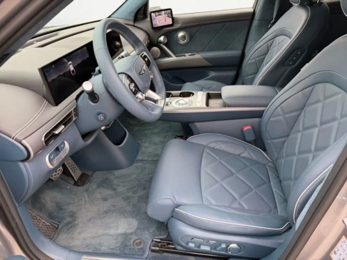 Genesis GV60 Magma nuova a Treviso (9)