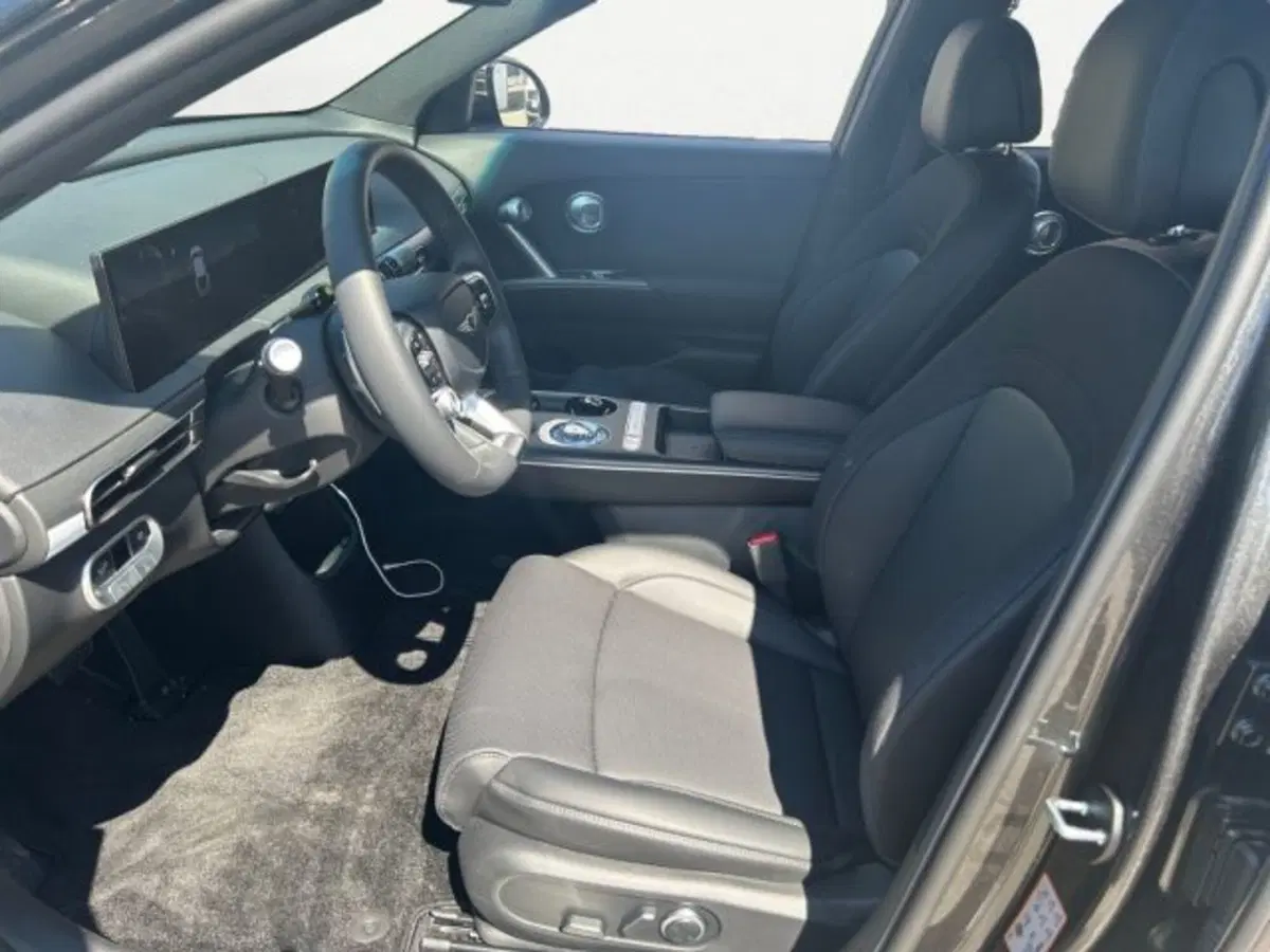 Genesis GV60 Magma nuova a Treviso (7)