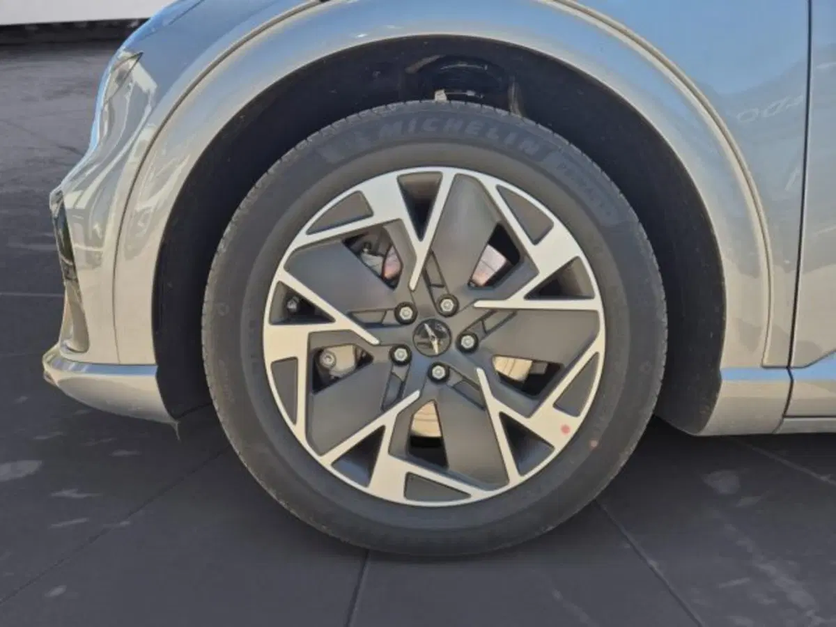 Genesis GV60 Magma nuova a Treviso (13)