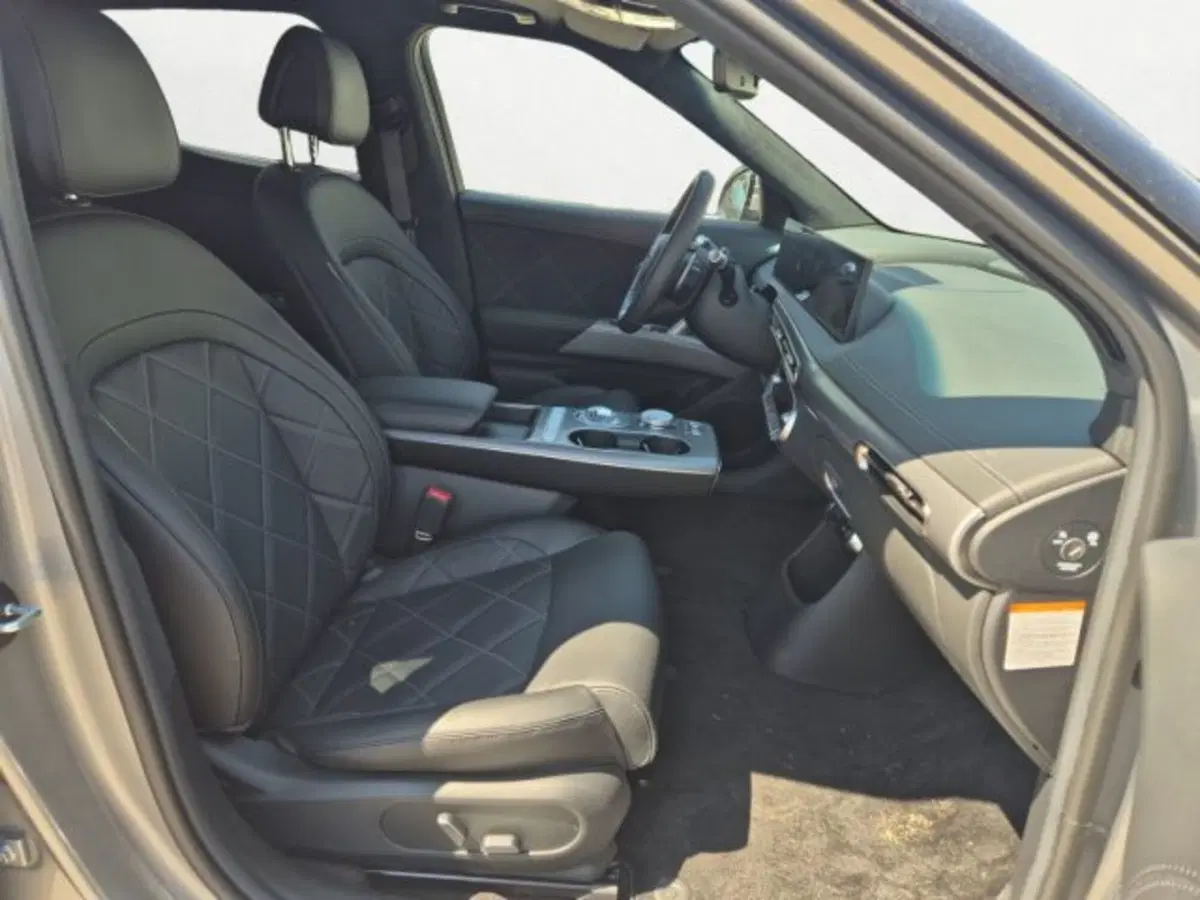 Genesis GV60 Magma nuova a Treviso (8)