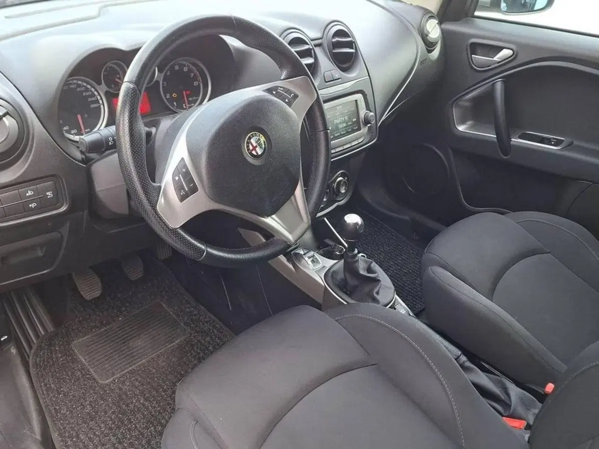 Alfa Romeo MiTo usata a Torino (11)
